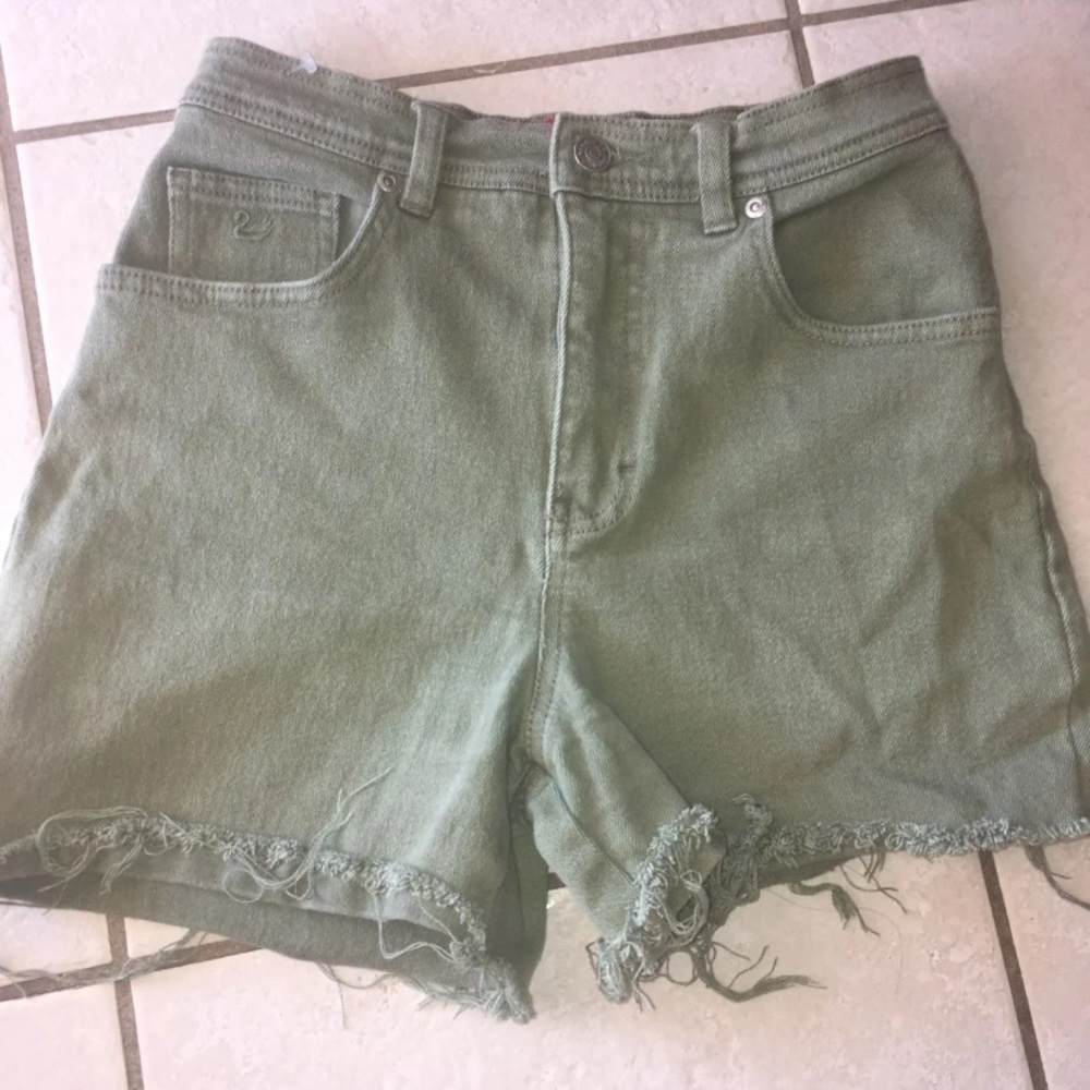 Shorts - Picture 4 of 6